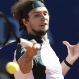 Alexander Bublik tentera de décrocher un deuxième titre cette saison après celui obtenu sur le gazon de Halle en mai. KEYSTONE/PETER SCHNEIDER